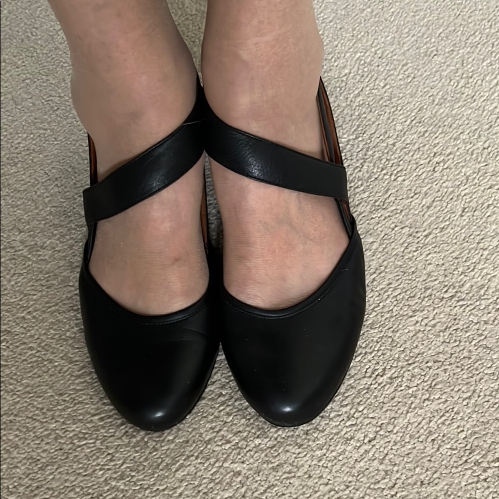 Gentle Souls by Kenneth Cole Black Leather Shoes with Asymmetrical Strap, Size 7